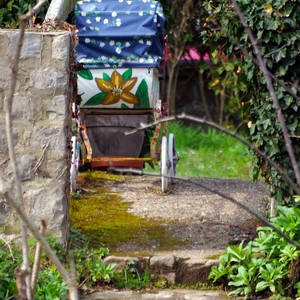 Une poussette sur un pont - France  - collection de photos clin d'oeil, catégorie clindoeil